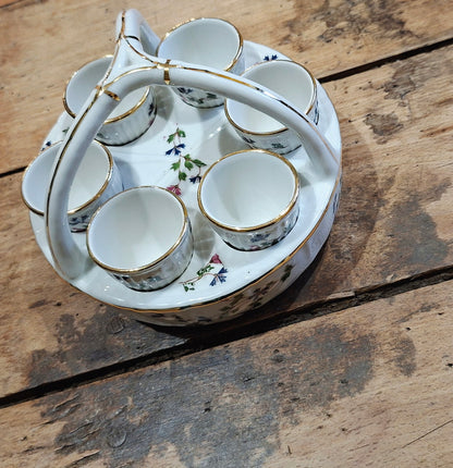 Charmant ensemble de coquetiers avec leur socle