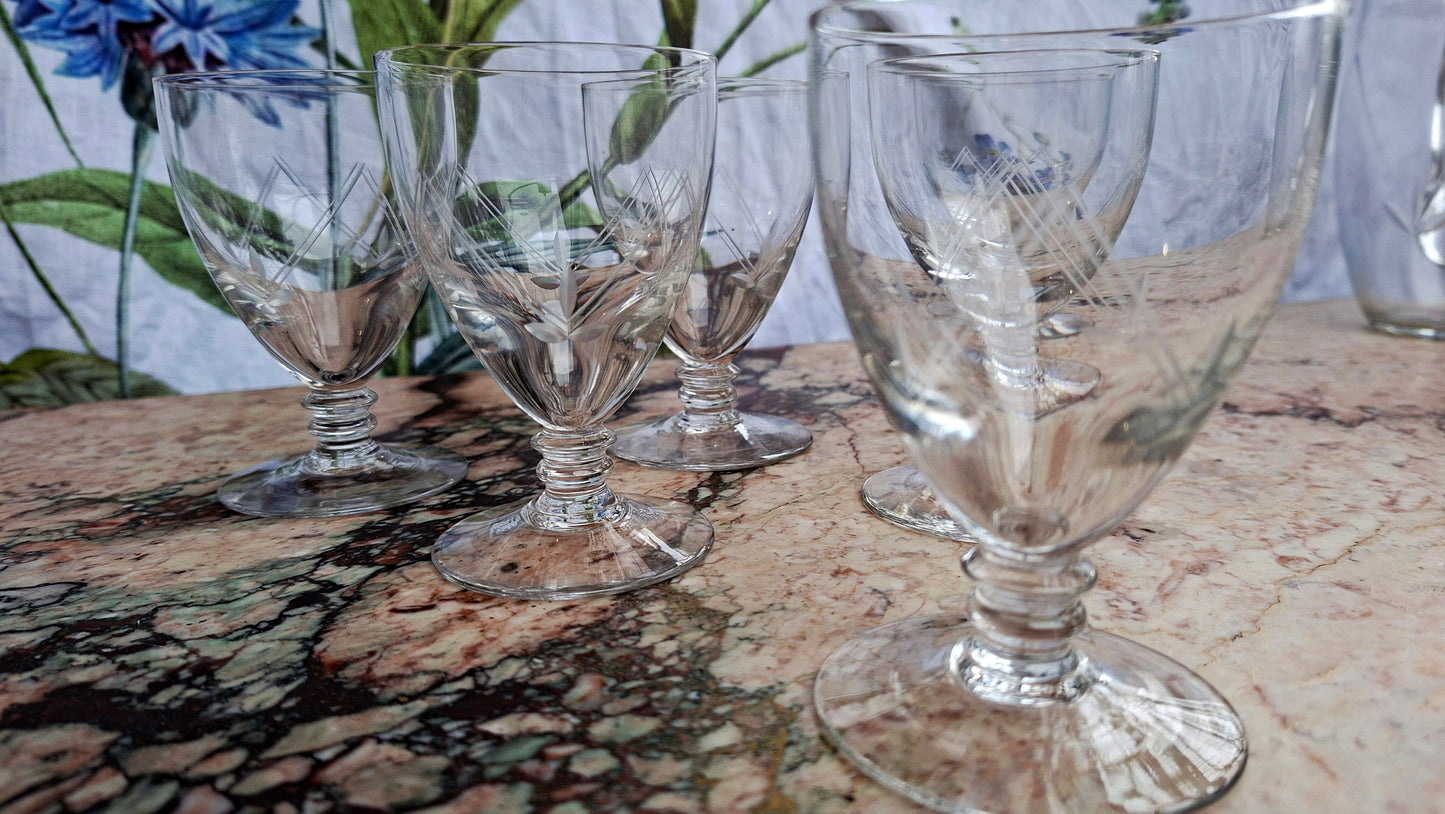 6 petits verres en cristal