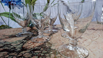 6 petits verres en cristal