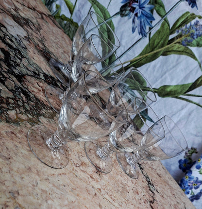 6 petits verres en cristal