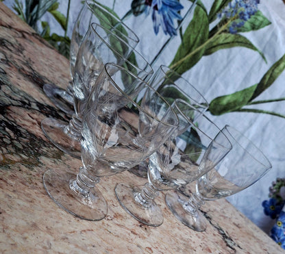 6 petits verres en cristal