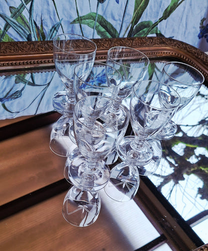 6 petits verres en cristal