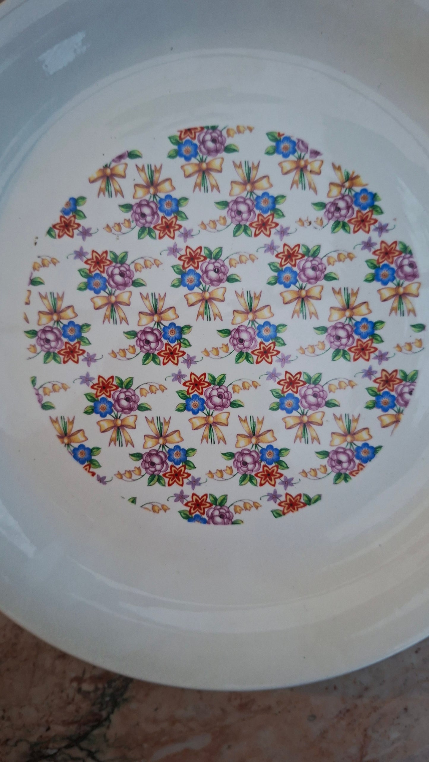 Plat rond en porcelaine