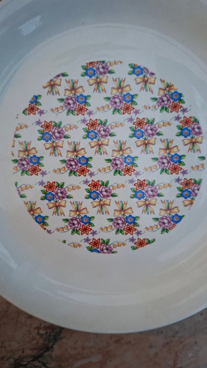 Plat rond en porcelaine