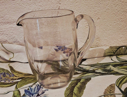 Pichet en cristal à motifs gravés