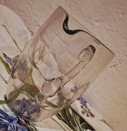 Pichet en cristal à motifs gravés