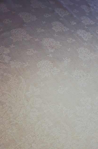 Grande Nappe Blanche ancienne damassée en lin – Linge de table ancien, décor de mûres  XXᵉ siècle