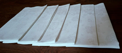 Grande Nappe Blanche ancienne damassée en lin – Linge de table ancien, décor de mûres  XXᵉ siècle