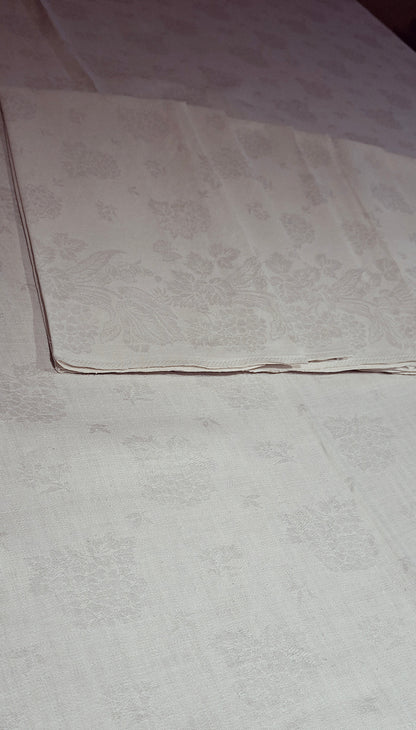 Grande Nappe Blanche ancienne damassée en lin – Linge de table ancien, décor de mûres  XXᵉ siècle