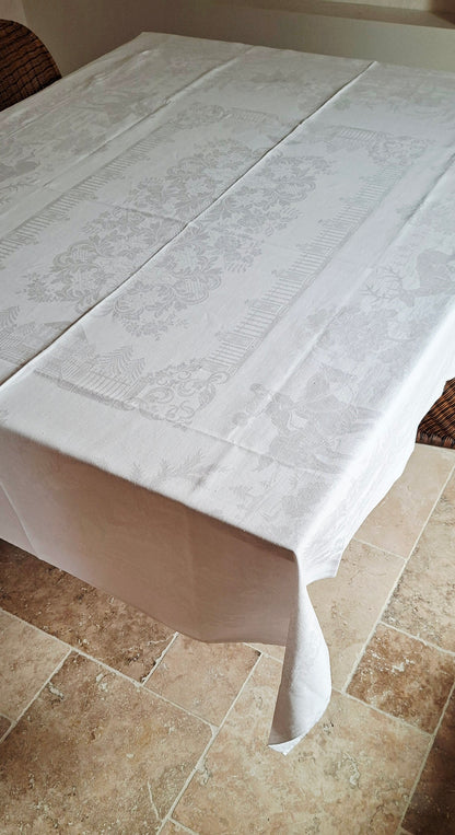 Nappe blanche ancienne 157x200 en lin épais damassé – Scènes chasse à courre – Fin XIXᵉ siècle / début XXᵉ siècle