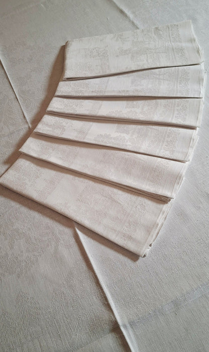 Nappe blanche ancienne 157x200 en lin épais damassé – Scènes chasse à courre – Fin XIXᵉ siècle / début XXᵉ siècle