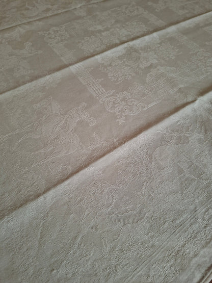Nappe blanche ancienne 157x200 en lin épais damassé – Scènes chasse à courre – Fin XIXᵉ siècle / début XXᵉ siècle