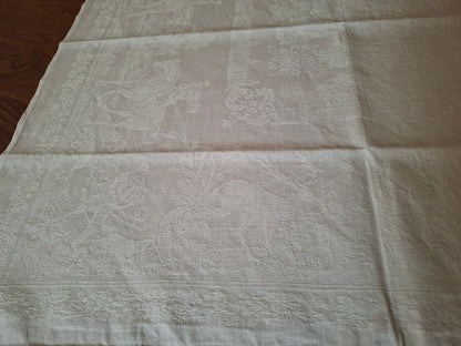 Nappe blanche ancienne 157x200 en lin épais damassé – Scènes chasse à courre – Fin XIXᵉ siècle / début XXᵉ siècle