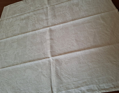 Nappe blanche ancienne 157x200 en lin épais damassé – Scènes chasse à courre – Fin XIXᵉ siècle / début XXᵉ siècle