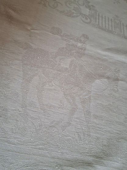 Nappe blanche ancienne 157x200 en lin épais damassé – Scènes chasse à courre – Fin XIXᵉ siècle / début XXᵉ siècle