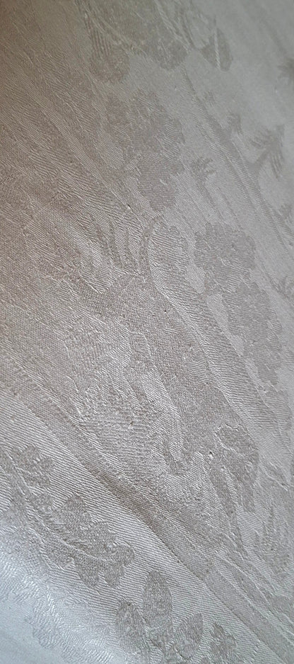 Nappe blanche ancienne 157x200 en lin épais damassé – Scènes chasse à courre – Fin XIXᵉ siècle / début XXᵉ siècle