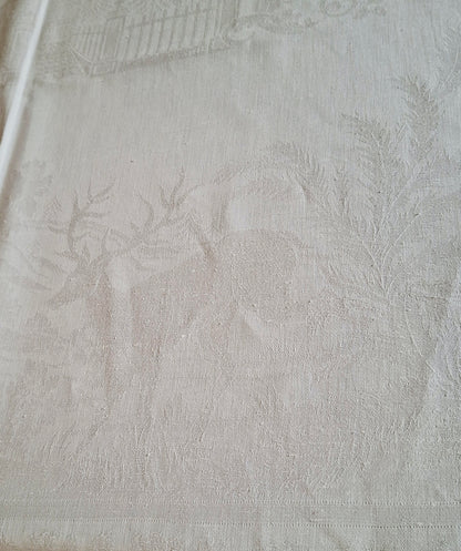 Nappe blanche ancienne 157x200 en lin épais damassé – Scènes chasse à courre – Fin XIXᵉ siècle / début XXᵉ siècle