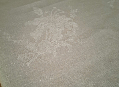 Nappe Ancienne en Lin Damassé – Motif Fleurs de Lys – Linge de Maison Vintage Élégant et Authentique