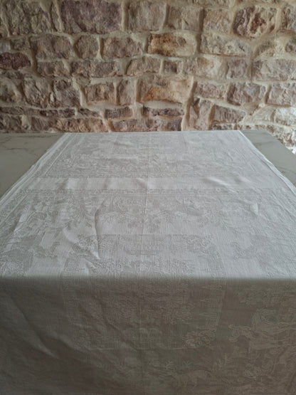 Chemin de table en lin ancien damassé – Décor chasse à courre – Linge ancien Belle Époque 140 x 71 cm