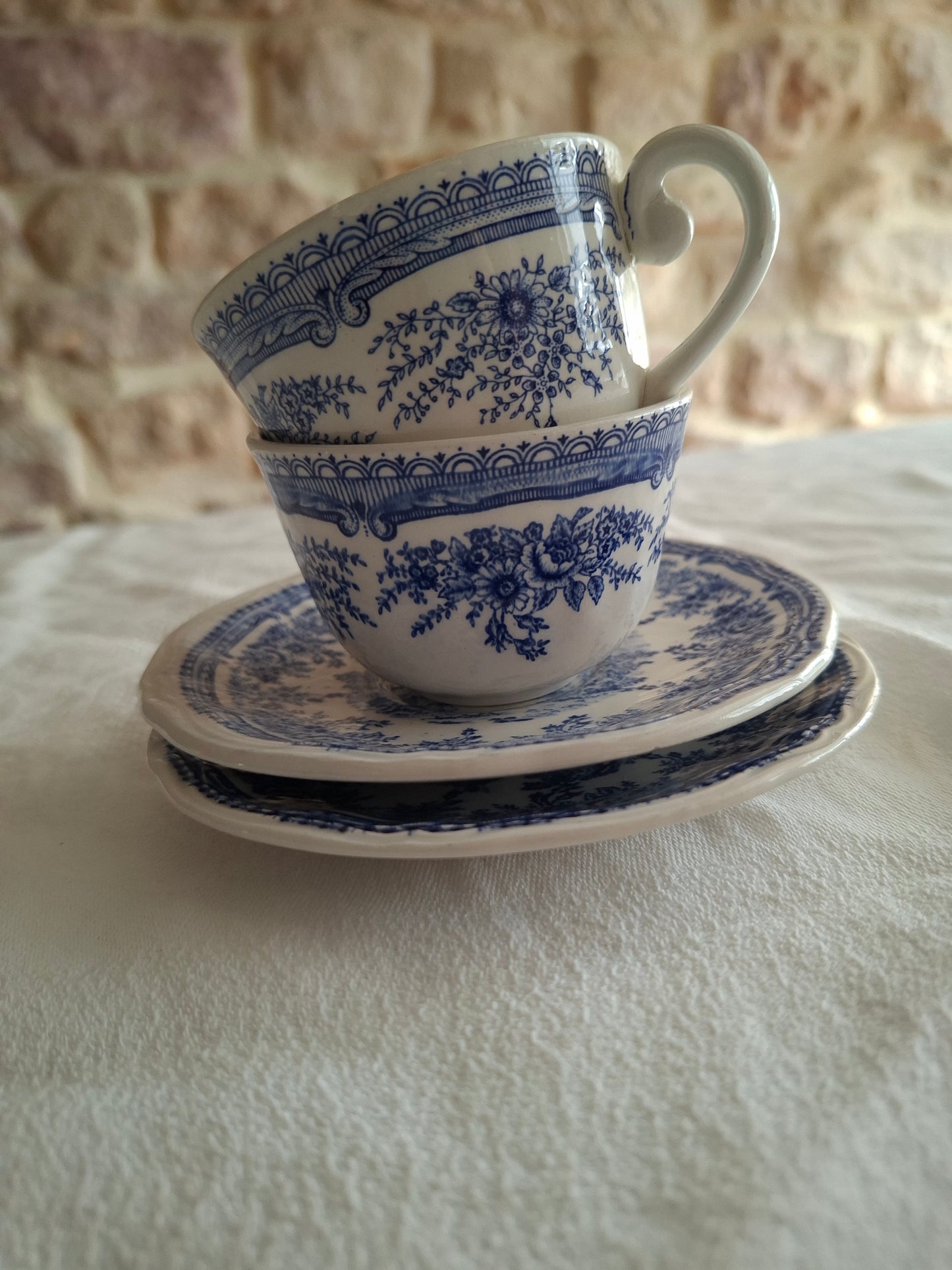 Tasses à café anciennes Lunéville
