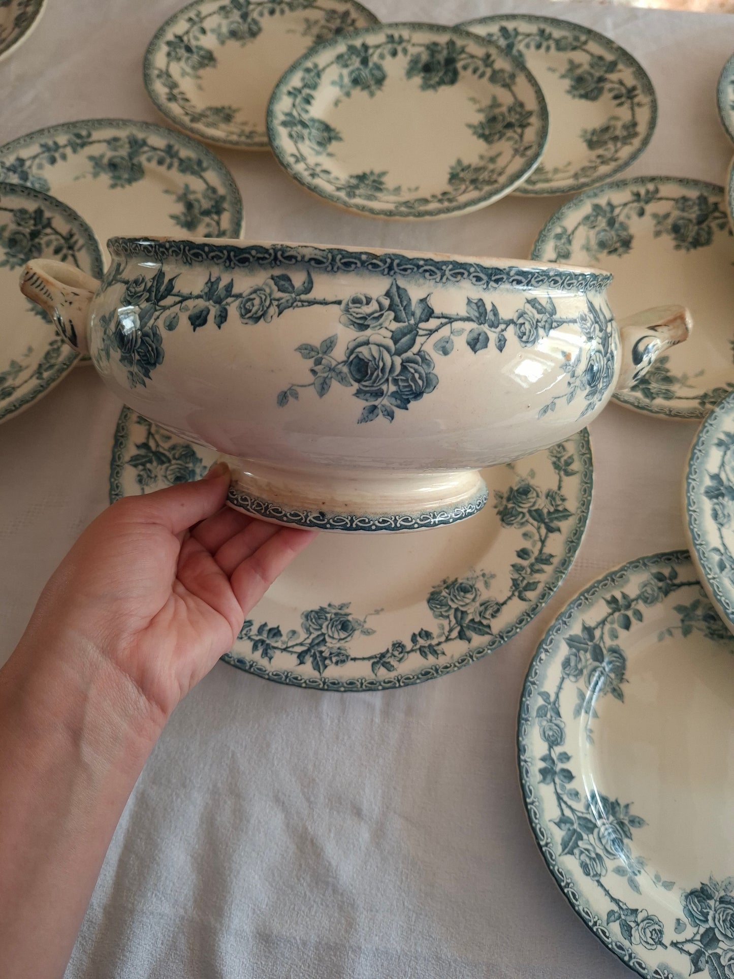 Soupière ancienne en terre de fer de la Manufacture de Choisy-le-Roi – modèle « Paris ».