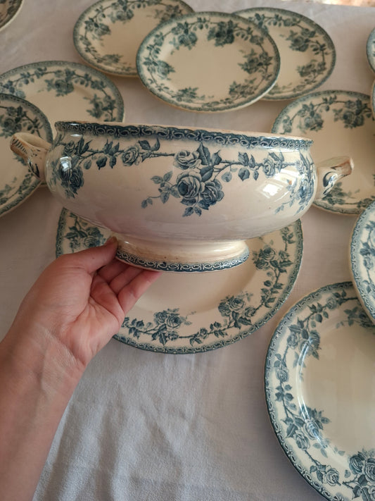 Soupière ancienne en terre de fer de la Manufacture de Choisy-le-Roi – modèle « Paris ».