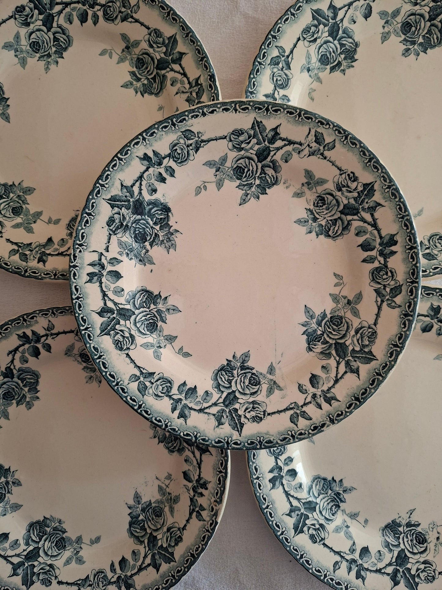 6 Assiettes à dessert en terre de fer Choisy-le-Roi modèle " Paris"