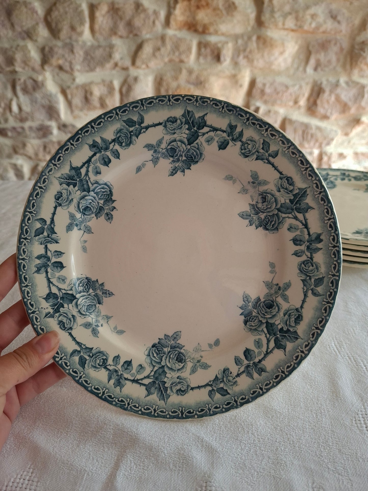 6,assiettes plates en terre de fer de la Manufacture de Choisy-le-Roi (1)