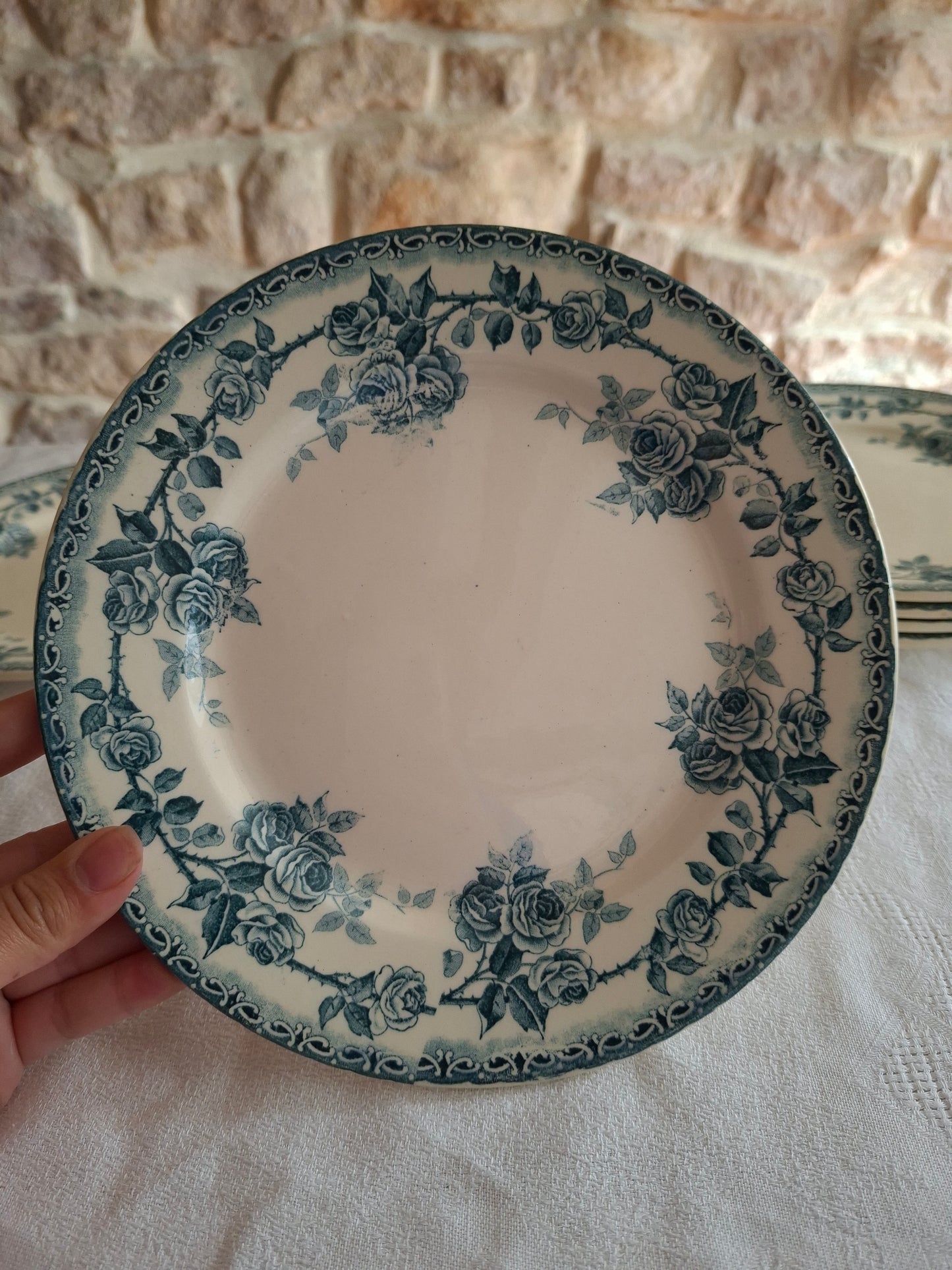 6,assiettes plates en terre de fer de la Manufacture de Choisy-le-Roi (1)
