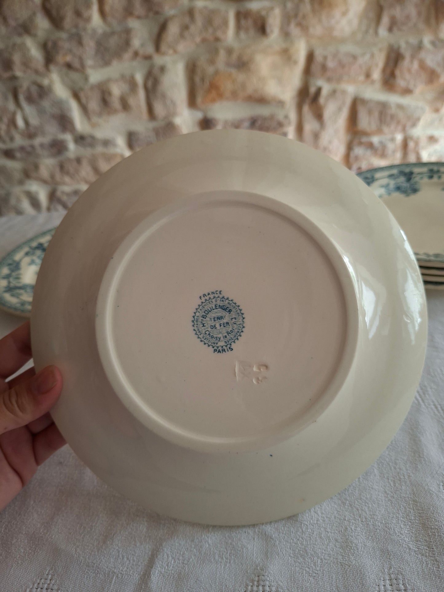 6,assiettes plates en terre de fer de la Manufacture de Choisy-le-Roi (1)