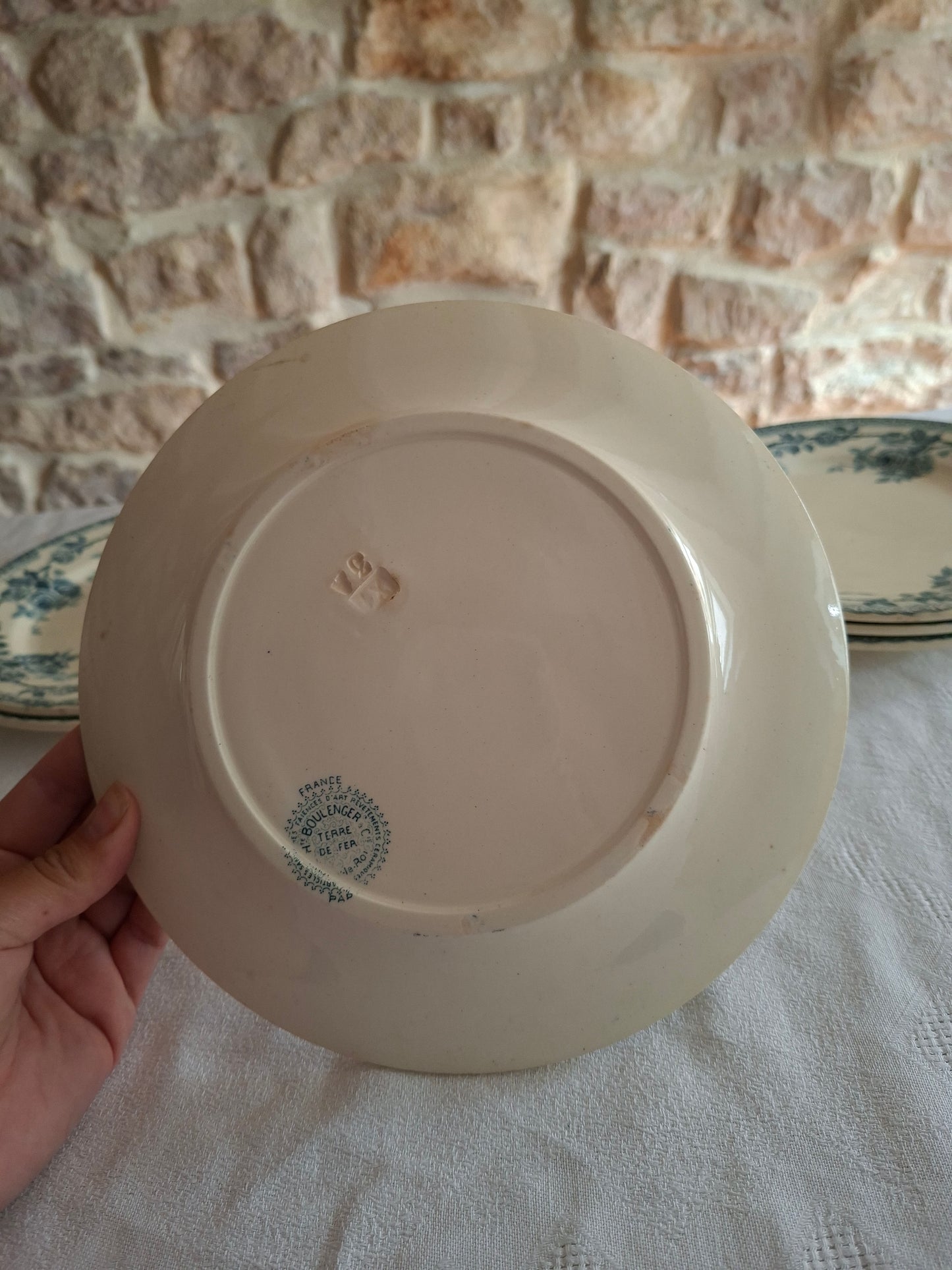 6,assiettes plates en terre de fer de la Manufacture de Choisy-le-Roi (1)