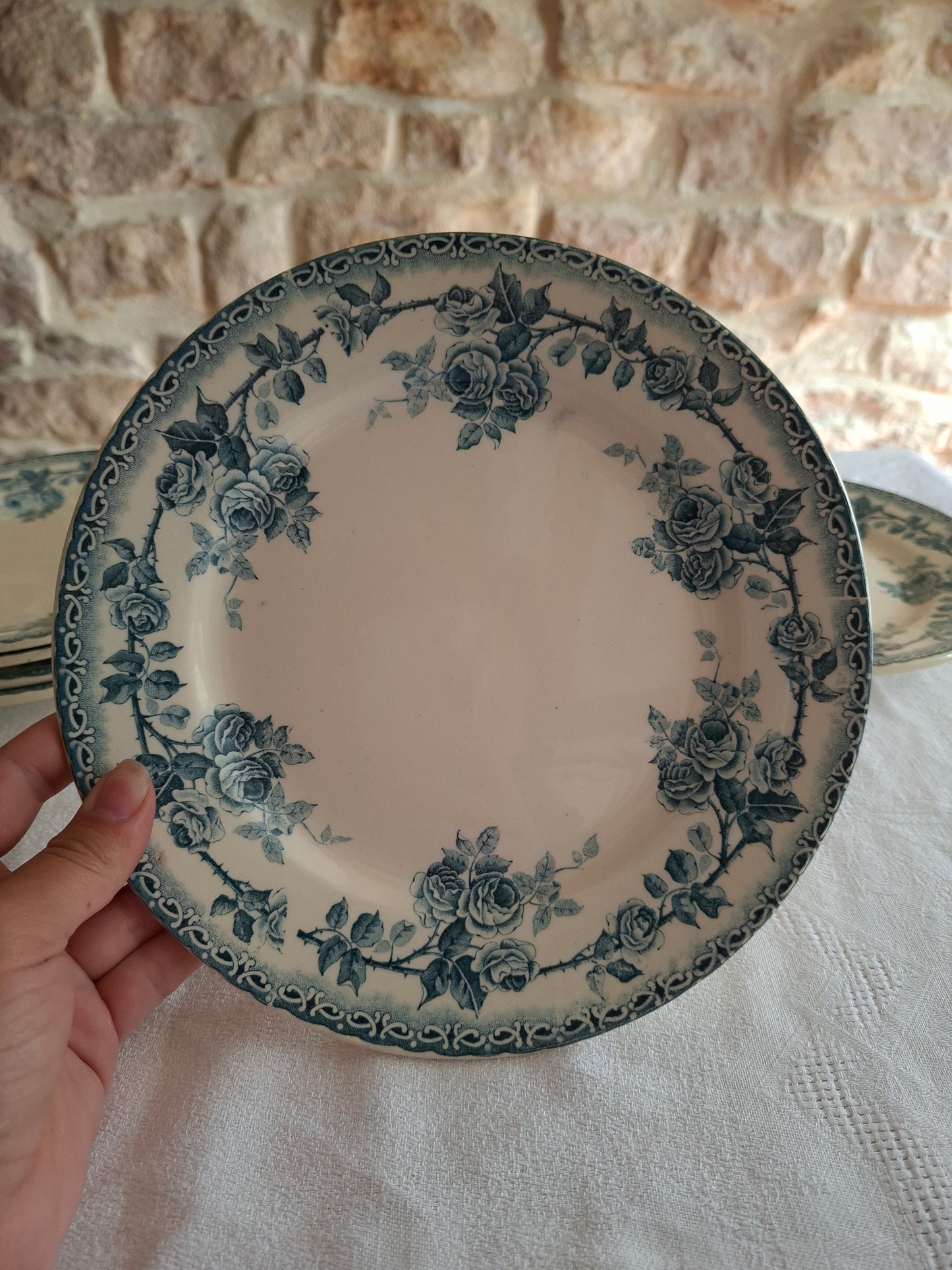 6,assiettes plates en terre de fer de la Manufacture de Choisy-le-Roi (1)