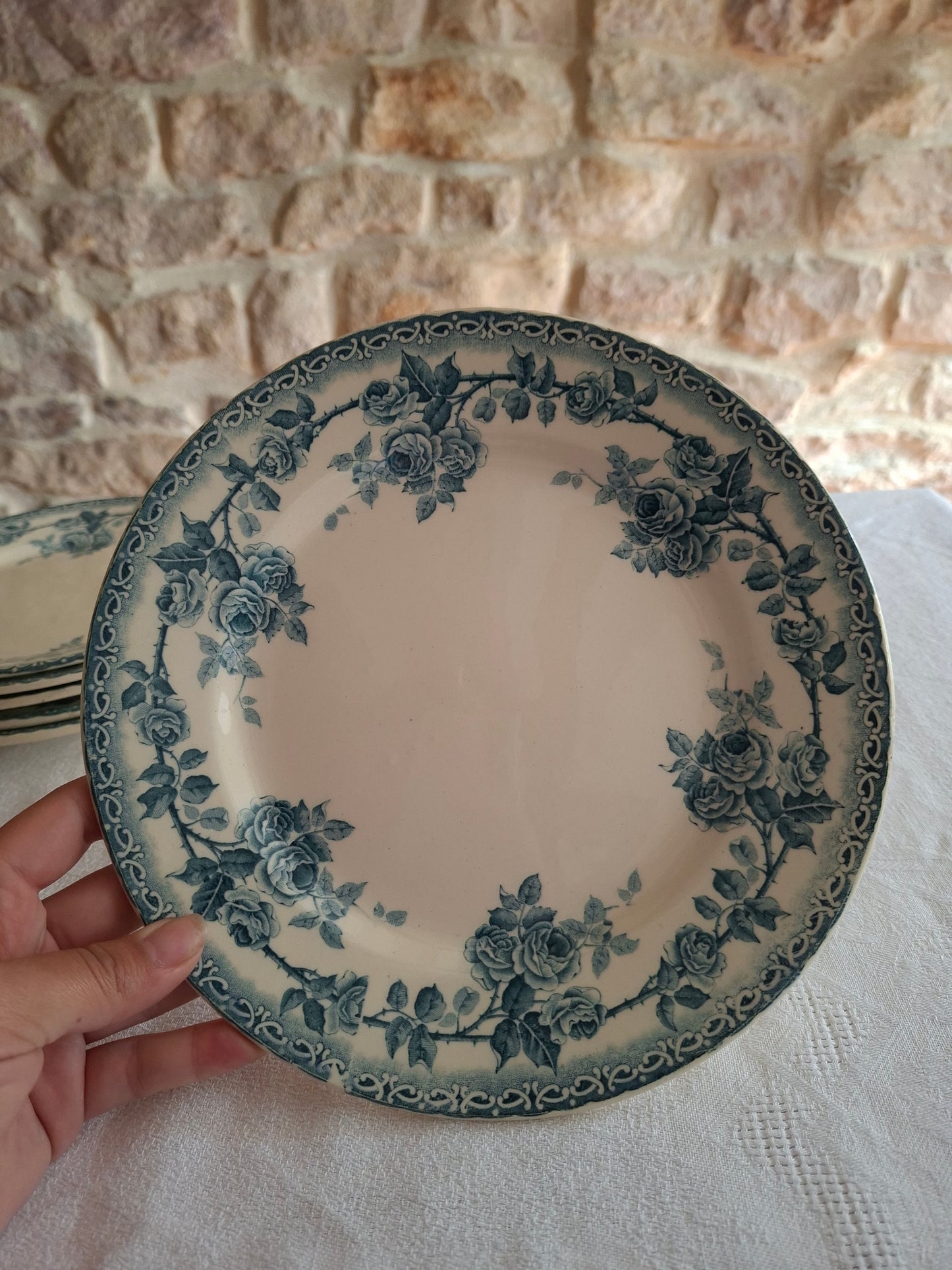 6,assiettes plates en terre de fer de la Manufacture de Choisy-le-Roi (1)