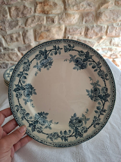 6 assiettes plates en terre de fer de la Manufacture de Choisy-le-Roi – modèle « Paris ». (2)