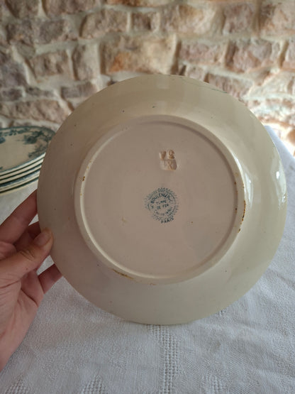 4 assiettes plates en terre de fer de la Manufacture de Choisy-le-Roi – modèle « Paris ».