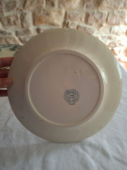 4 assiettes plates en terre de fer de la Manufacture de Choisy-le-Roi – modèle « Paris ».