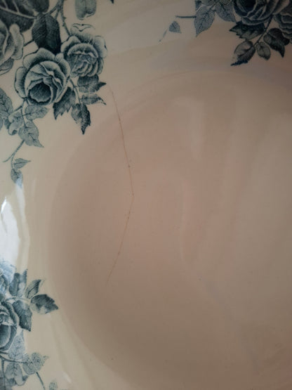 8 assiettes creuses en terre de fer de la Manufacture de Choisy-le-Roi – modèle « Paris ».