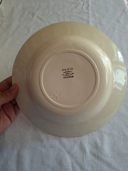 8 assiettes creuses en terre de fer de la Manufacture de Choisy-le-Roi – modèle « Paris ».
