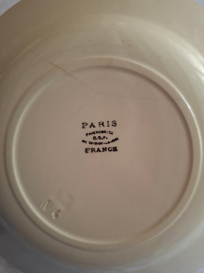 8 assiettes creuses en terre de fer de la Manufacture de Choisy-le-Roi – modèle « Paris ».