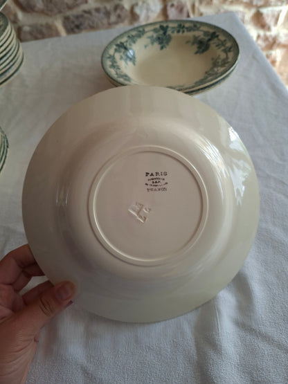 8 assiettes creuses en terre de fer de la Manufacture de Choisy-le-Roi – modèle « Paris ».