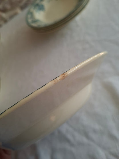 8 assiettes creuses en terre de fer de la Manufacture de Choisy-le-Roi – modèle « Paris ».