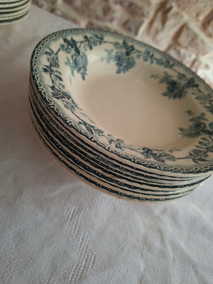 8 assiettes creuses en terre de fer de la Manufacture de Choisy-le-Roi – modèle « Paris ».