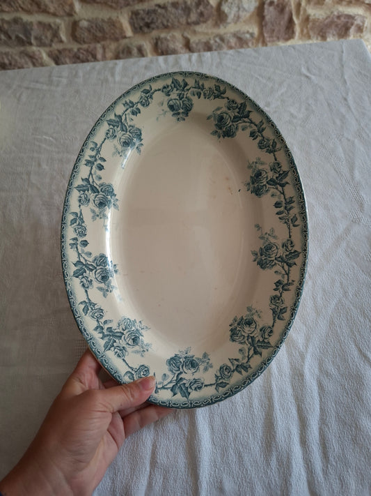 Plat ovale ancien en terre de fer de la Manufacture de Choisy-le-Roi – modèle « Paris ».
