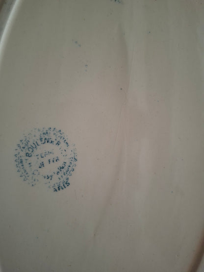 Plat ovale ancien en terre de fer de la Manufacture de Choisy-le-Roi – modèle « Paris ».