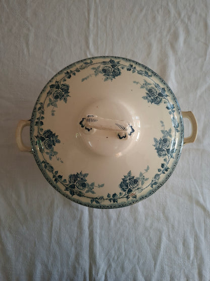 Soupière ancienne en terre de fer de la Manufacture de Choisy-le-Roi – modèle « Paris ».
