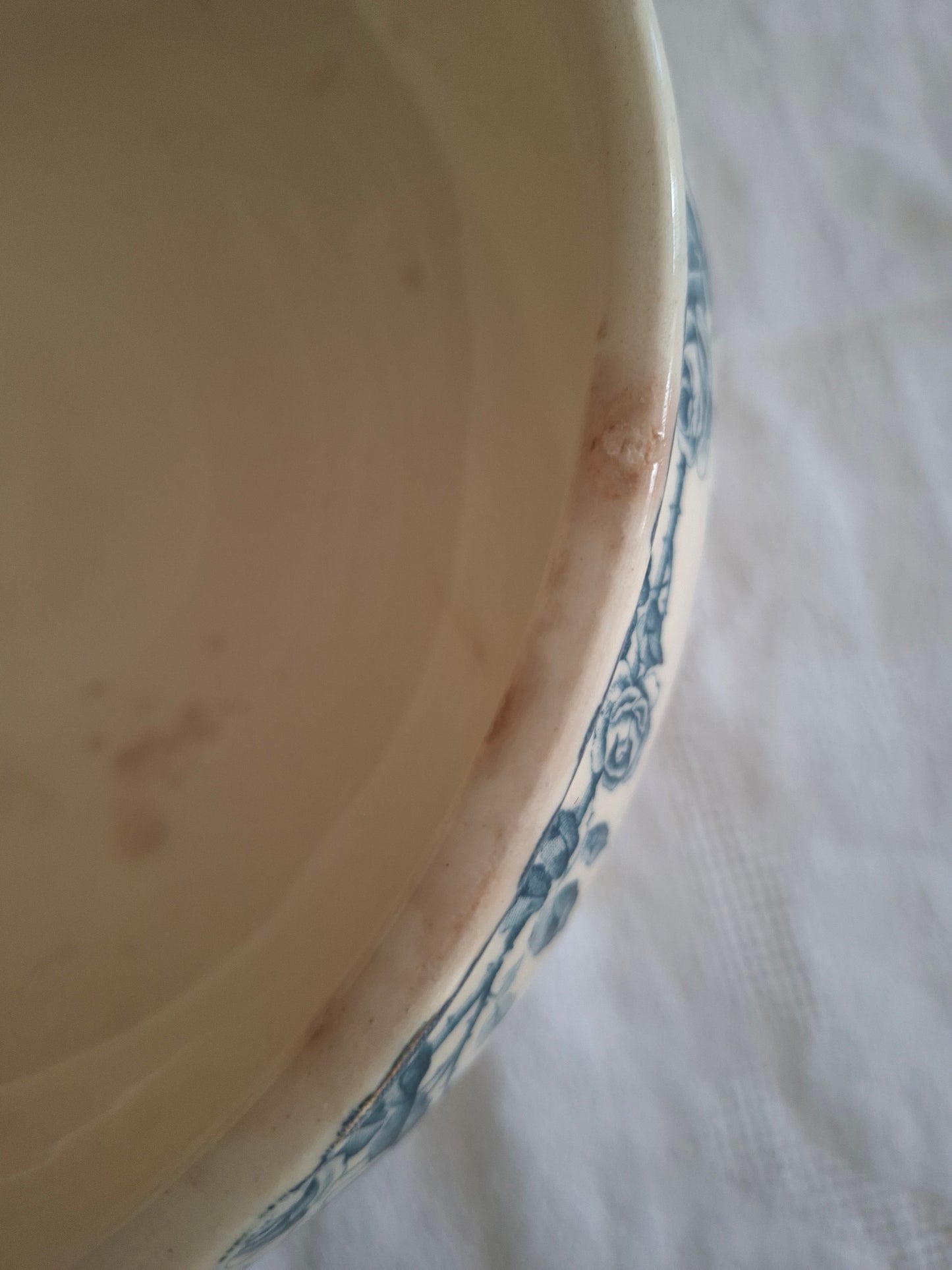 Soupière ancienne en terre de fer de la Manufacture de Choisy-le-Roi – modèle « Paris ».