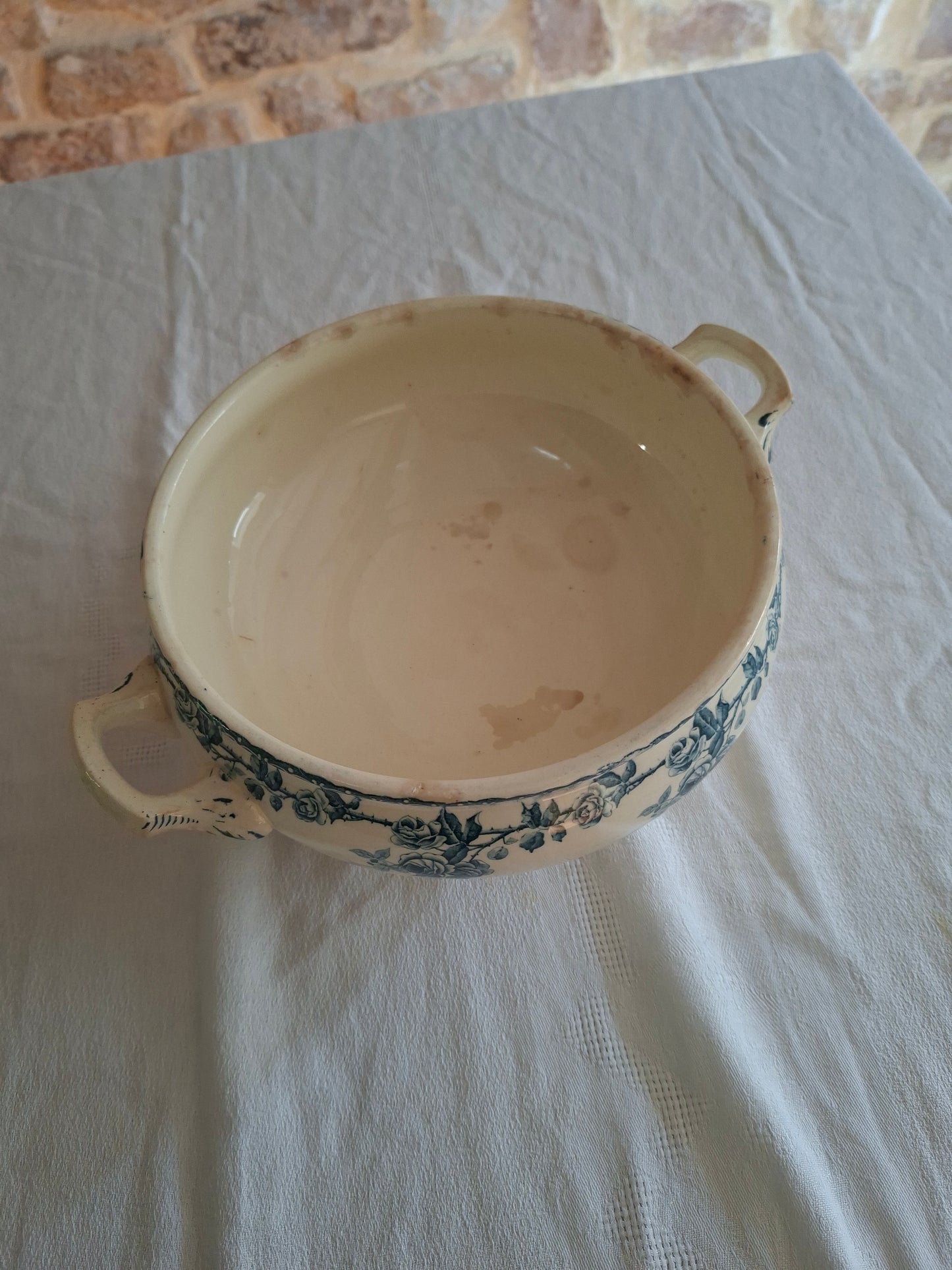 Soupière ancienne en terre de fer de la Manufacture de Choisy-le-Roi – modèle « Paris ».