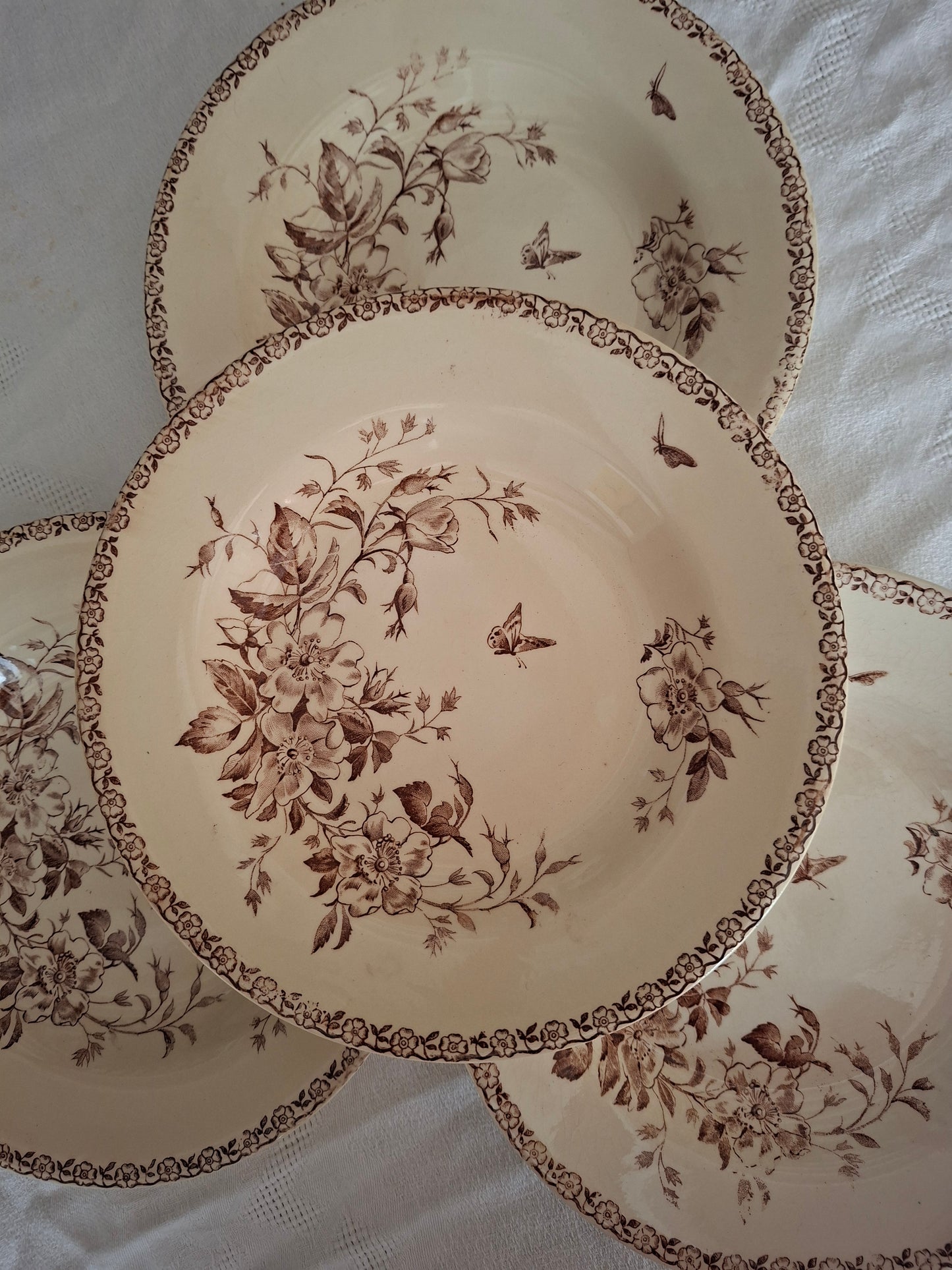 Lot de 4 assiettes creuses de la Manufacture de Gien – Modèle Mai