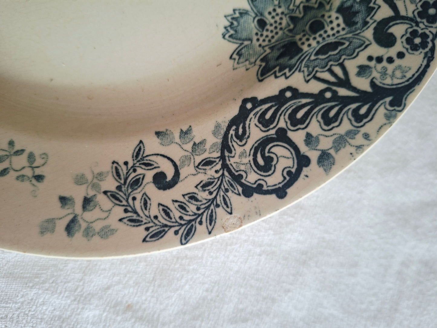 Lot de 6 assiettes plates anciennes – Mix & Match de faïenceries françaises