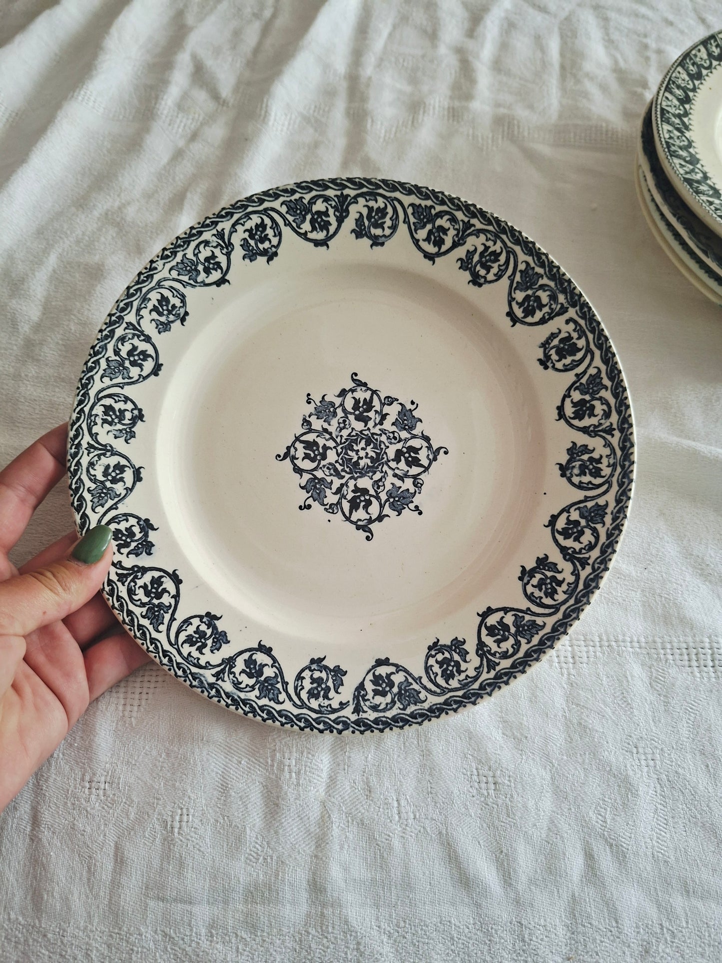 Lot de 6 assiettes plates anciennes en Terre de Fer – Dégradé de bleus nuit – Mix & Match